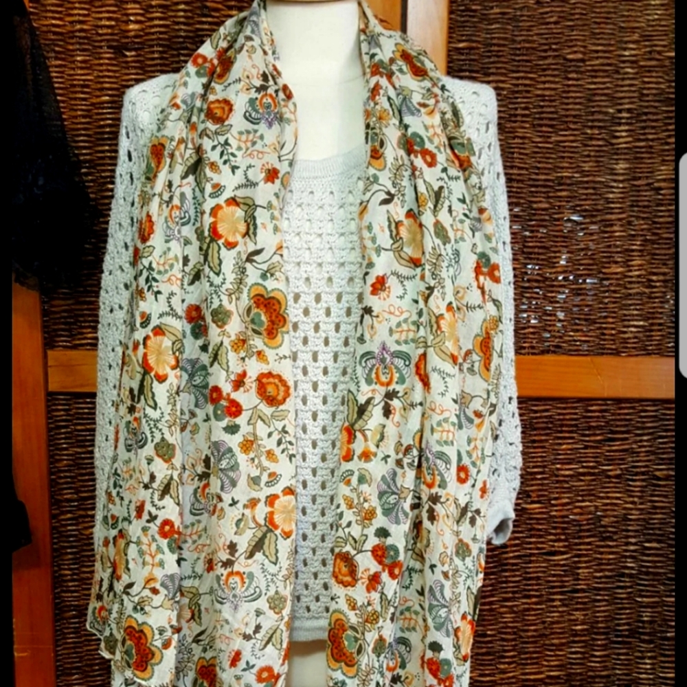 Beautiful Hemalie Floral scarf